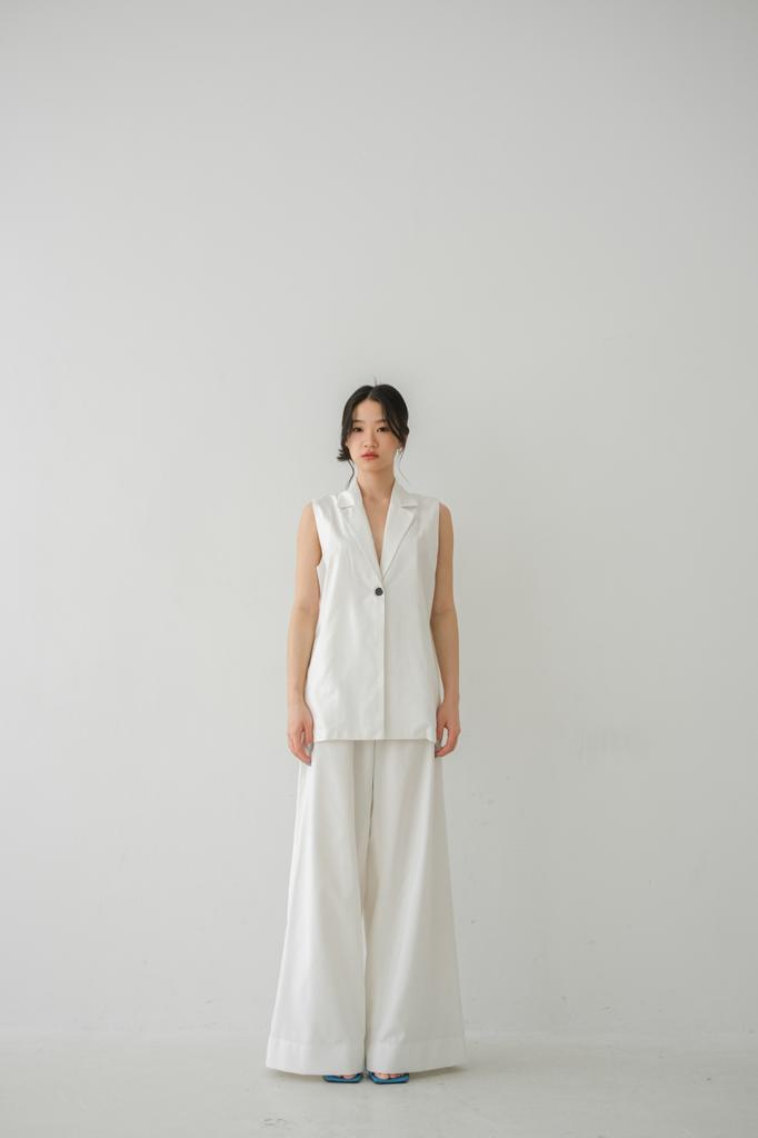 MIKA VEST