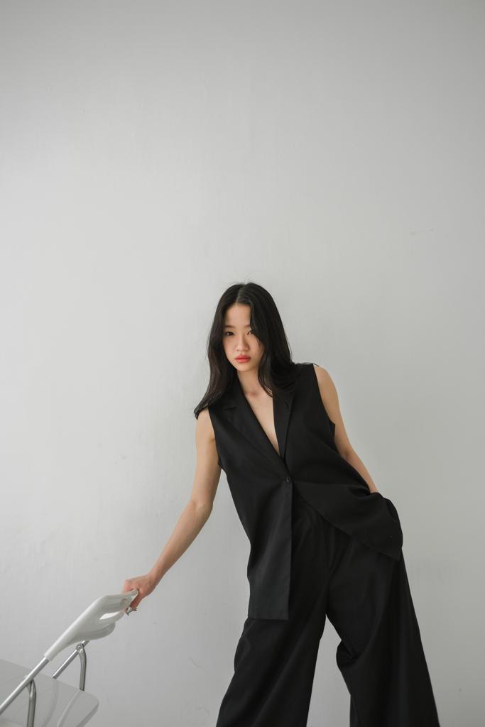 MIKA VEST